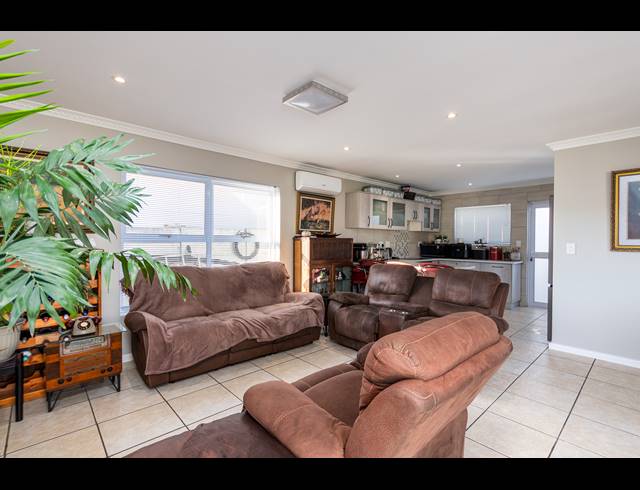 2 BEDROOM FREESTANDING TO LET IN PARKLANDS